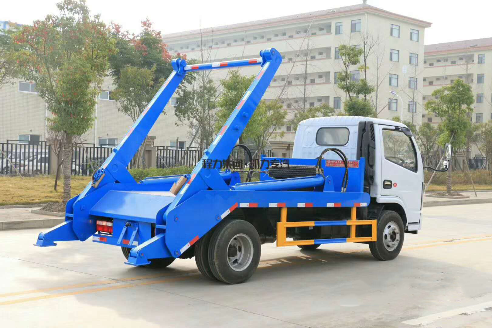 國六6方東風(fēng)D6 擺臂垃圾車