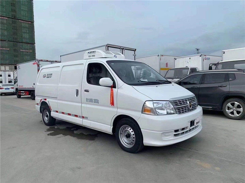 國六金杯新快運(yùn)面包冷藏車