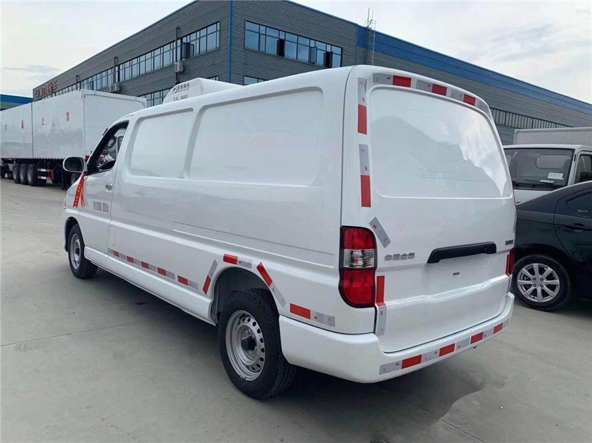 國六金杯新快運(yùn)面包冷藏車