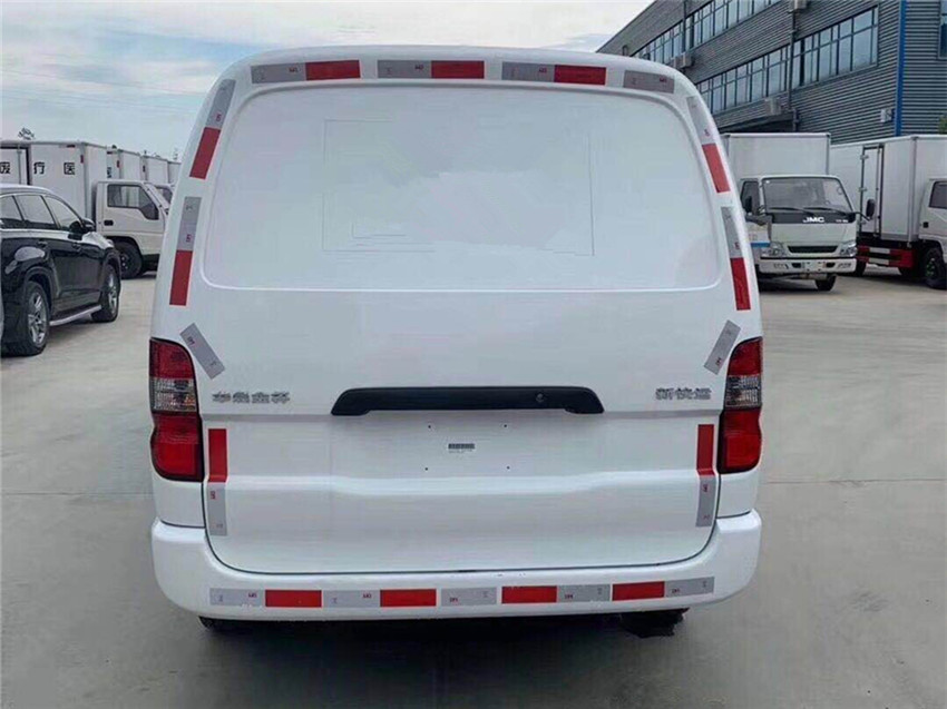 國六金杯新快運(yùn)面包冷藏車
