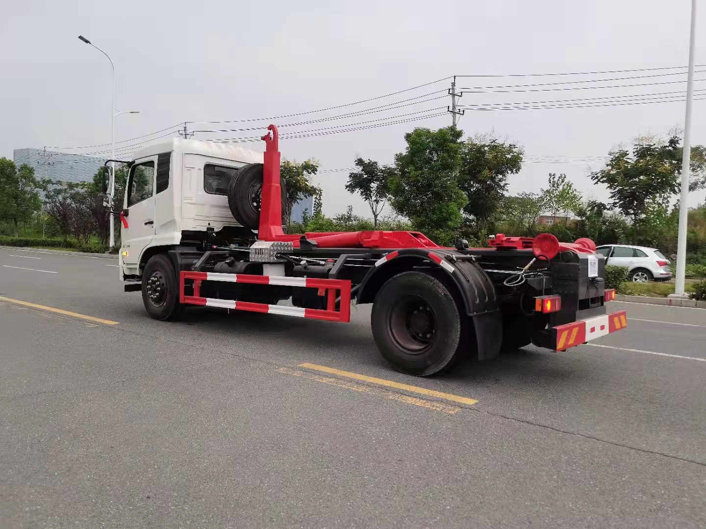 【國(guó)六】14方東風(fēng)天錦勾臂垃圾車(chē)