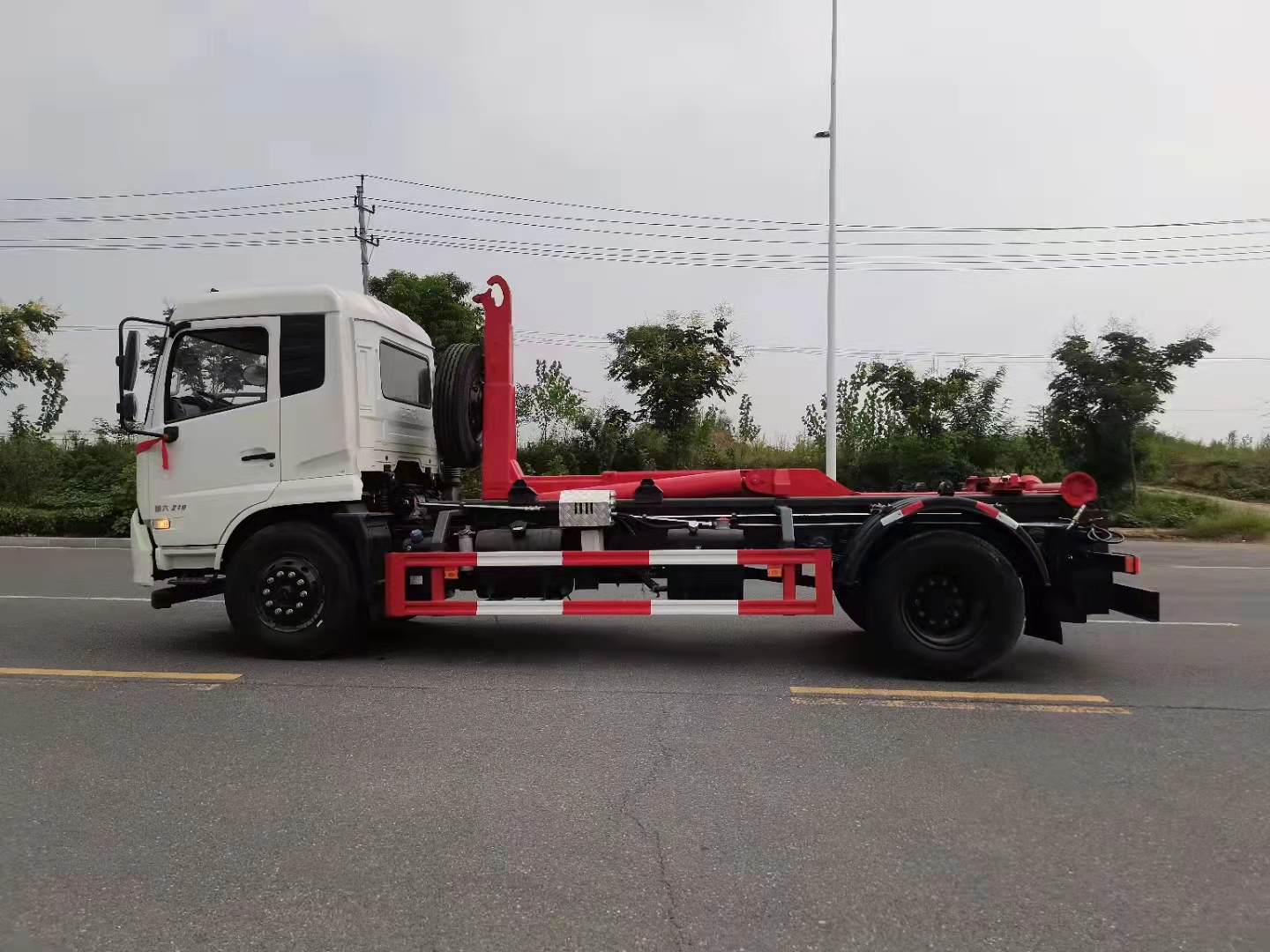 【國(guó)六】14方東風(fēng)天錦勾臂垃圾車(chē)