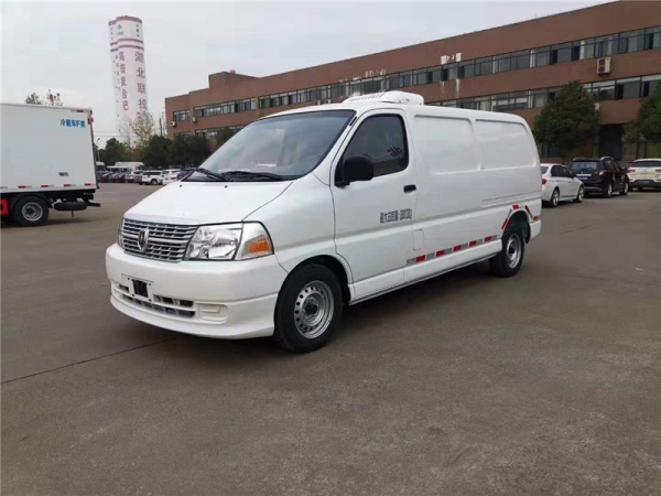 國(guó)六面包型金杯新快運(yùn)面包冷藏車(chē)