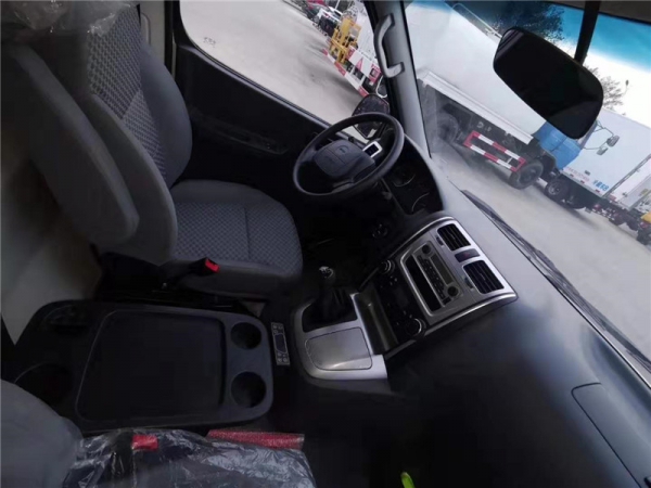 國六面包型金杯新快運(yùn)面包冷藏車