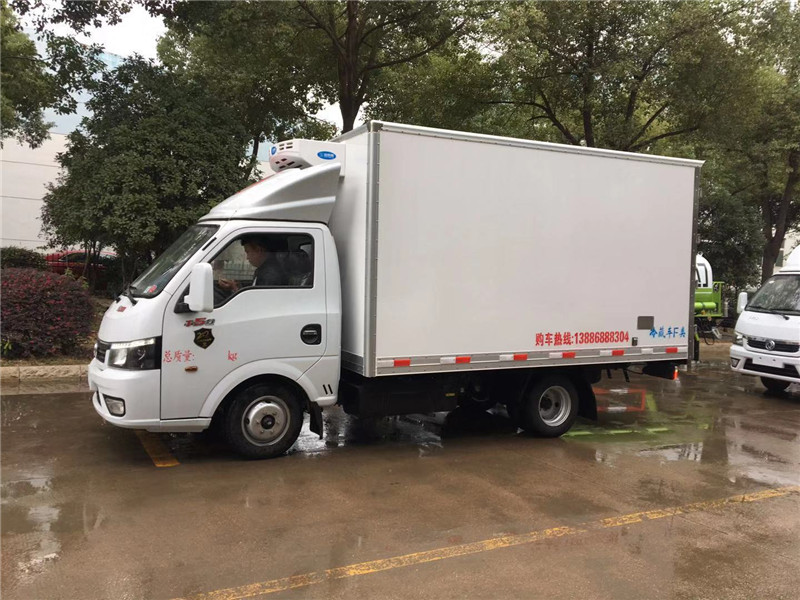國六東風途逸3.5米冷藏車汽油版