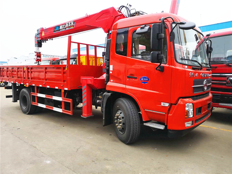 東風(fēng)天錦單橋8噸隨車(chē)吊