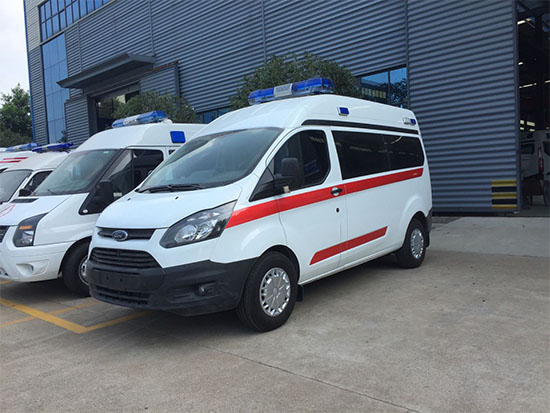 福特全順V362一體化監(jiān)護型救護車