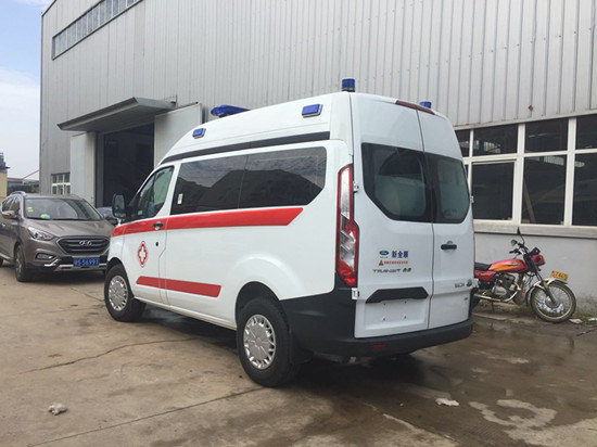 福特全順短軸中頂救護車
