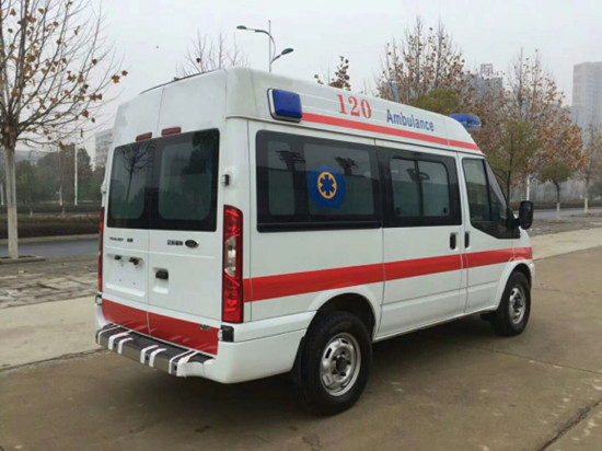福特新世代V348短軸中頂救護(hù)車