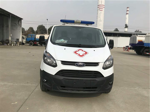 福特全順短軸低頂救護(hù)車(chē)