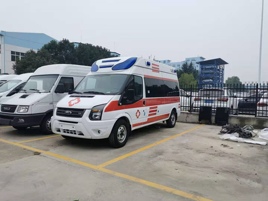 福特新世代長軸高福星頂救護(hù)車