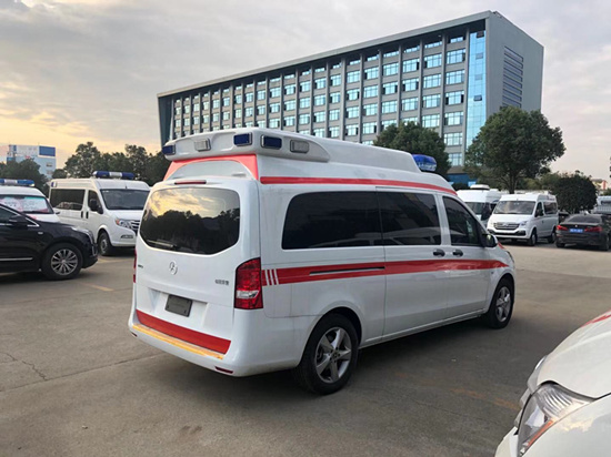 奔馳新威霆負(fù)壓救護(hù)車